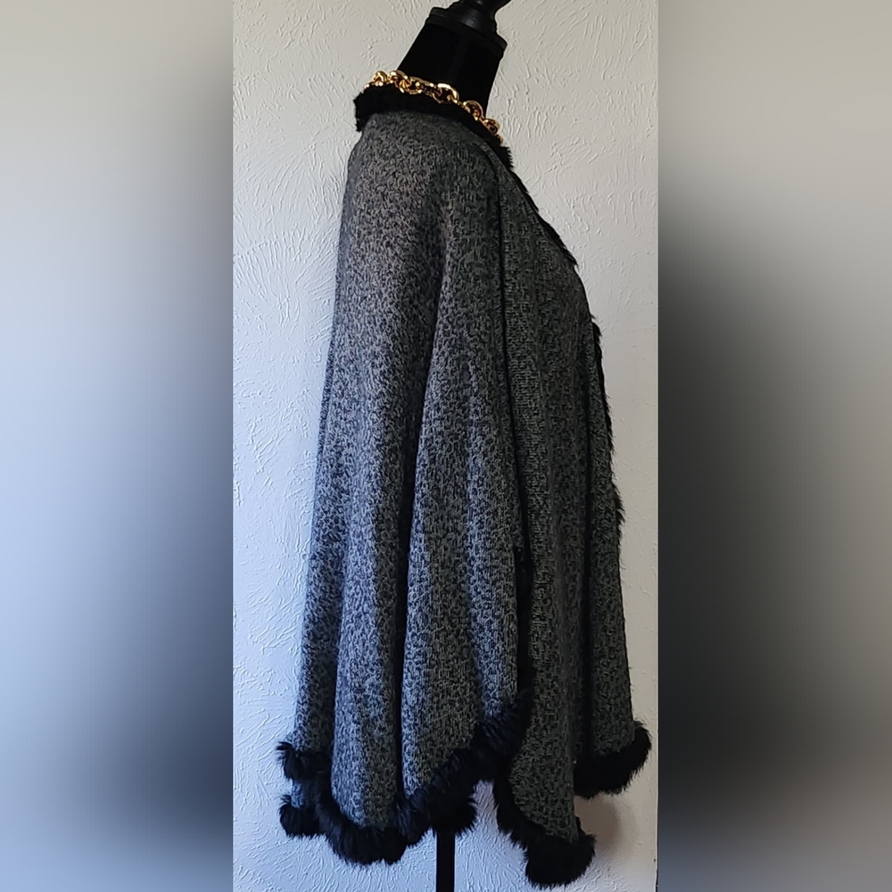 Fur trimmed wrap shawl - Picture 5 of 7